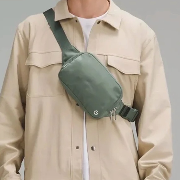 NEW Lululemon Everywhere Belt Bag Large - Picture 1 of 3